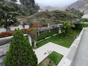 !!! Oportunidad Unica !!! Majestuosa Casa, Finos Acabados, Amplios Jardines y Andeneria
