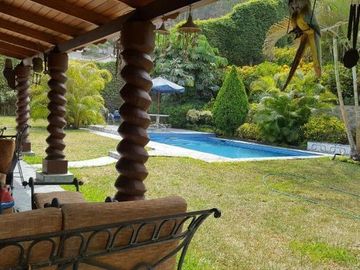 !!! Oportunidad Unica !!! Majestuosa Casa, Finos Acabados, Amplios Jardines y Andeneria