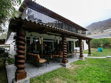 !!! Oportunidad Unica !!! Majestuosa Casa, Finos Acabados, Amplios Jardines y Andeneria