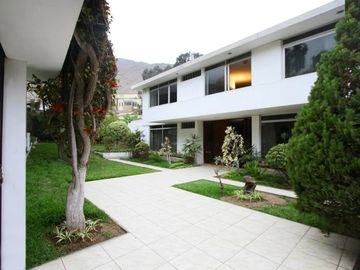 !!! Oportunidad Unica !!! Majestuosa Casa, Finos Acabados, Amplios Jardines y Andeneria