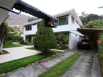 !!! Oportunidad Unica !!! Majestuosa Casa, Finos Acabados, Amplios Jardines y Andeneria