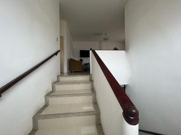 URBANIZACION ACAPULCO  CON SALIDA AL MAR  Y SEGURIDAD VENDO CASA DOS PISOS 5 DORMITORIOS