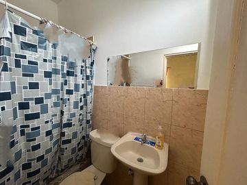 URBANIZACION ACAPULCO  CON SALIDA AL MAR  Y SEGURIDAD VENDO CASA DOS PISOS 5 DORMITORIOS