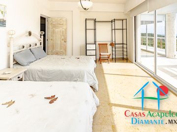 Casa en renta vacacional. Con terraza, alberca, jacuzzi, Pool bar, asoleadero, jardín