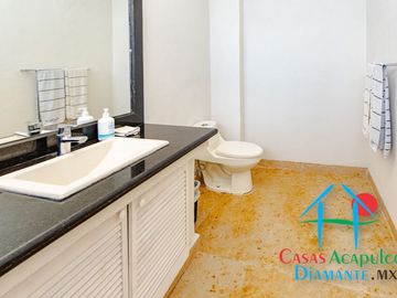 Casa en renta vacacional. Con terraza, alberca, jacuzzi, Pool bar, asoleadero, jardín