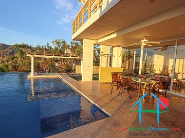 Casa en renta vacacional. Con terraza, alberca, jacuzzi, Pool bar, asoleadero, jardín