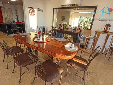 Casa en renta vacacional. Con terraza, alberca, jacuzzi, Pool bar, asoleadero, jardín