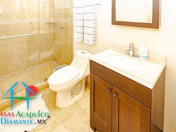 Casa en renta vacacional. Con terraza, alberca, jacuzzi, Pool bar, asoleadero, jardín