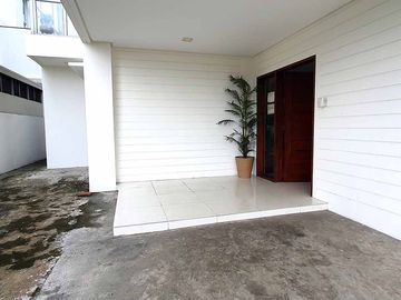 Single Detached 3 Storey House and Lot  for sale in Commonwealth Quezon City  Walking distance to Commonwealth Avenue Very near to Sandigan Bayan, Eve