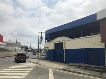 Venta de Bodega Industrial Comercial, 6 Locales y 2 Bodegas, 960 m² Construccion.
