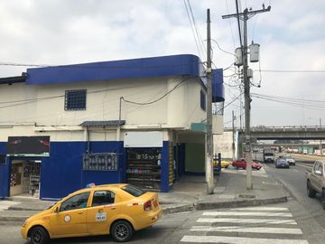 Venta de Bodega Industrial Comercial, 6 Locales y 2 Bodegas, 960 m² Construccion.