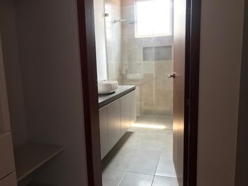 Vendo Departamento de  424.10 m2 en La González Suárez.