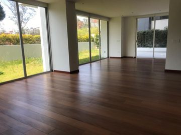 Vendo Departamento de  424.10 m2 en La González Suárez.