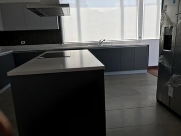 Vendo Departamento de  424.10 m2 en La González Suárez.