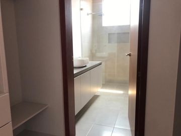 Vendo Departamento de  424.10 m2 en La González Suárez.