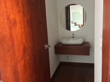 Vendo Departamento de  424.10 m2 en La González Suárez.