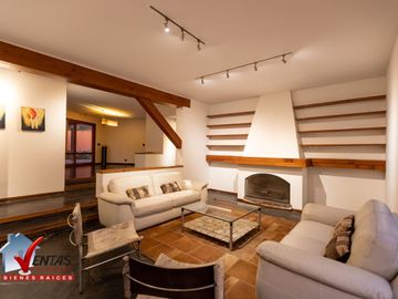 RREMATE DE CASAS COMO TERRENO IDEAL PARA CONSTRUCTOR, UNA PLANTA, PARAMETROS PARA 2 PISOS, IDEAL PARA CONSTRUCTOR, CON OPCION PARA 2 CASAS, ZONA RESID
