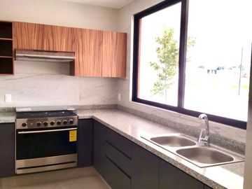VENDO CASA NUEVA EN ZEREZOTLA, 3 NIVELES,  FRACCIONAMIENTO EXCLUSIVO