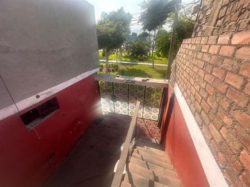 Se Vende Casa Como Terreno En Urb. Micaela Bastidas Los Olivos