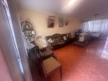 Se Vende Casa Como Terreno En Urb. Micaela Bastidas Los Olivos