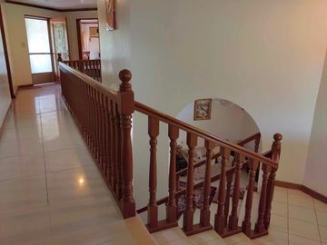 5 Bedroom Moroccan-American Large House in Castillejos, Zambales