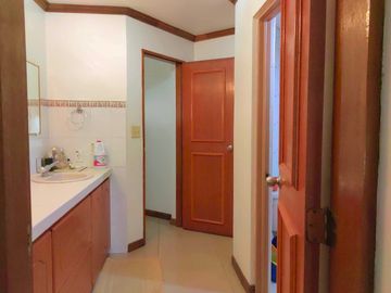 5 Bedroom Moroccan-American Large House in Castillejos, Zambales