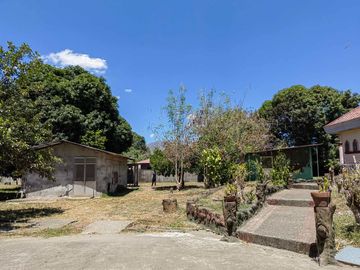 5 Bedroom Moroccan-American Large House in Castillejos, Zambales