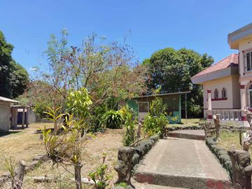 5 Bedroom Moroccan-American Large House in Castillejos, Zambales