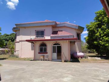 5 Bedroom Moroccan-American Large House in Castillejos, Zambales
