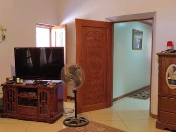 5 Bedroom Moroccan-American Large House in Castillejos, Zambales
