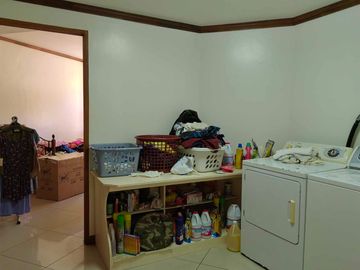 5 Bedroom Moroccan-American Large House in Castillejos, Zambales