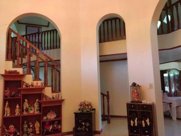 5 Bedroom Moroccan-American Large House in Castillejos, Zambales