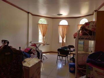 5 Bedroom Moroccan-American Large House in Castillejos, Zambales