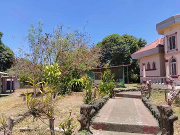 5 Bedroom Moroccan-American Large House in Castillejos, Zambales