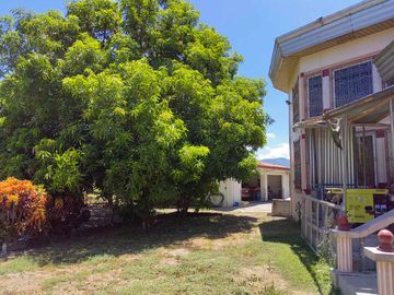 5 Bedroom Moroccan-American Large House in Castillejos, Zambales