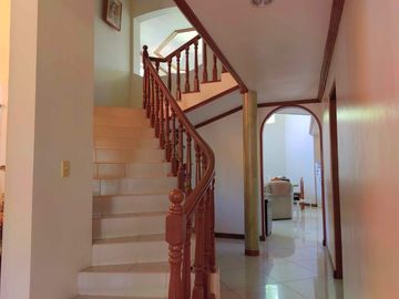 5 Bedroom Moroccan-American Large House in Castillejos, Zambales