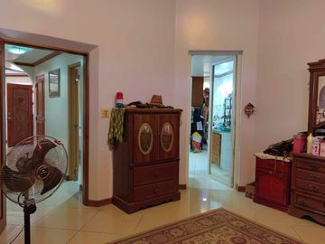 5 Bedroom Moroccan-American Large House in Castillejos, Zambales