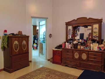 5 Bedroom Moroccan-American Large House in Castillejos, Zambales