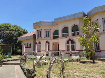 5 Bedroom Moroccan-American Large House in Castillejos, Zambales