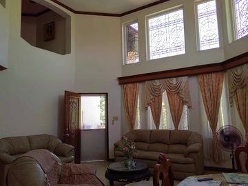 5 Bedroom Moroccan-American Large House in Castillejos, Zambales