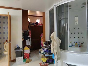 5 Bedroom Moroccan-American Large House in Castillejos, Zambales