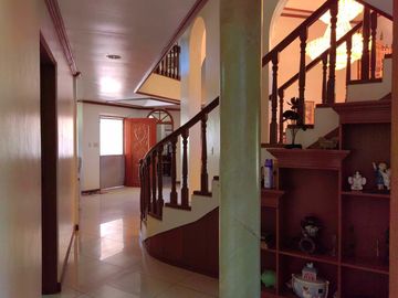 5 Bedroom Moroccan-American Large House in Castillejos, Zambales