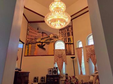 5 Bedroom Moroccan-American Large House in Castillejos, Zambales