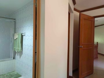 5 Bedroom Moroccan-American Large House in Castillejos, Zambales
