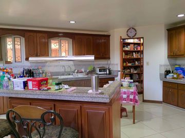 5 Bedroom Moroccan-American Large House in Castillejos, Zambales