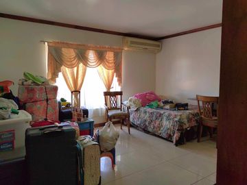 5 Bedroom Moroccan-American Large House in Castillejos, Zambales
