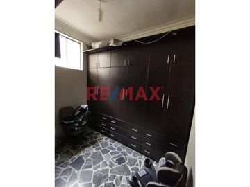 Venta De Amplio Departamento En Segundo Piso Con Aires En Tercer Y Cuarto Piso En Magdalena
