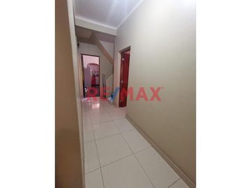 Venta De Amplio Departamento En Segundo Piso Con Aires En Tercer Y Cuarto Piso En Magdalena