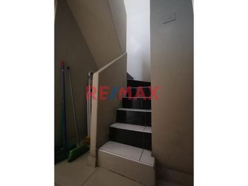 Venta De Amplio Departamento En Segundo Piso Con Aires En Tercer Y Cuarto Piso En Magdalena