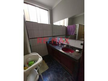 Venta De Amplio Departamento En Segundo Piso Con Aires En Tercer Y Cuarto Piso En Magdalena